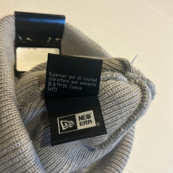 NWT New Era Superman beanie in light grey with red & yellow unisex fall winter - Picture 6 of 8